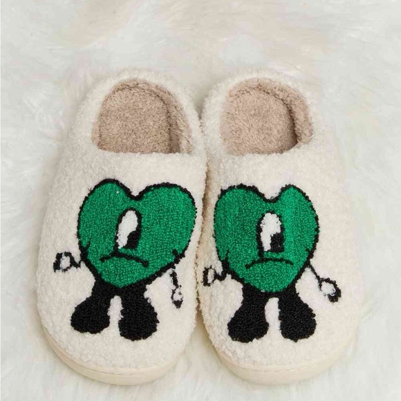 Cute bad bunny slippers - Picture 3 of 3